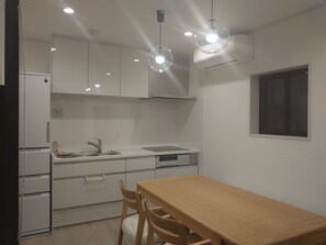 Private kitchen - Akasaka 】 100 ㎡ Designer House - 5BR Luxury Living 【Akasaka-Luxury Dormitory】 5 bedrooms / Family traveler's choice / Craftsman design (港区)