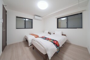 Room - Akasaka 】 100 ㎡ Designer House - 5BR Luxury Living 【Akasaka-Luxury Dormitory】 5 bedrooms / Family traveler's choice / Craftsman design (Tokyo)