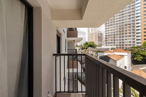 House - Studio com Varanda ao Lado do Metr em Pinheiros (São Paulo)