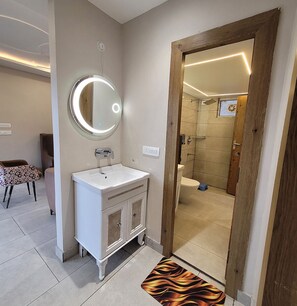 Bathroom - RnR Premium Stay (Bhimtal)