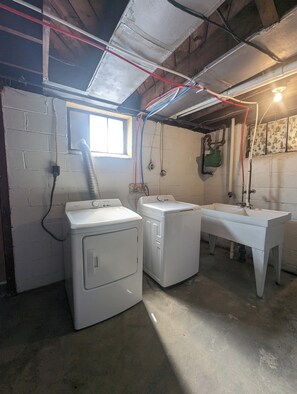 Interior - Renovated 2BR Home with Parking & Fenced Yard – Minutes to Downtown Pittsburgh (Pittsburgh)