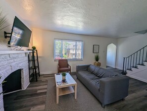Living area - Renovated 2BR Home with Parking & Fenced Yard – Minutes to Downtown Pittsburgh (Pittsburgh)