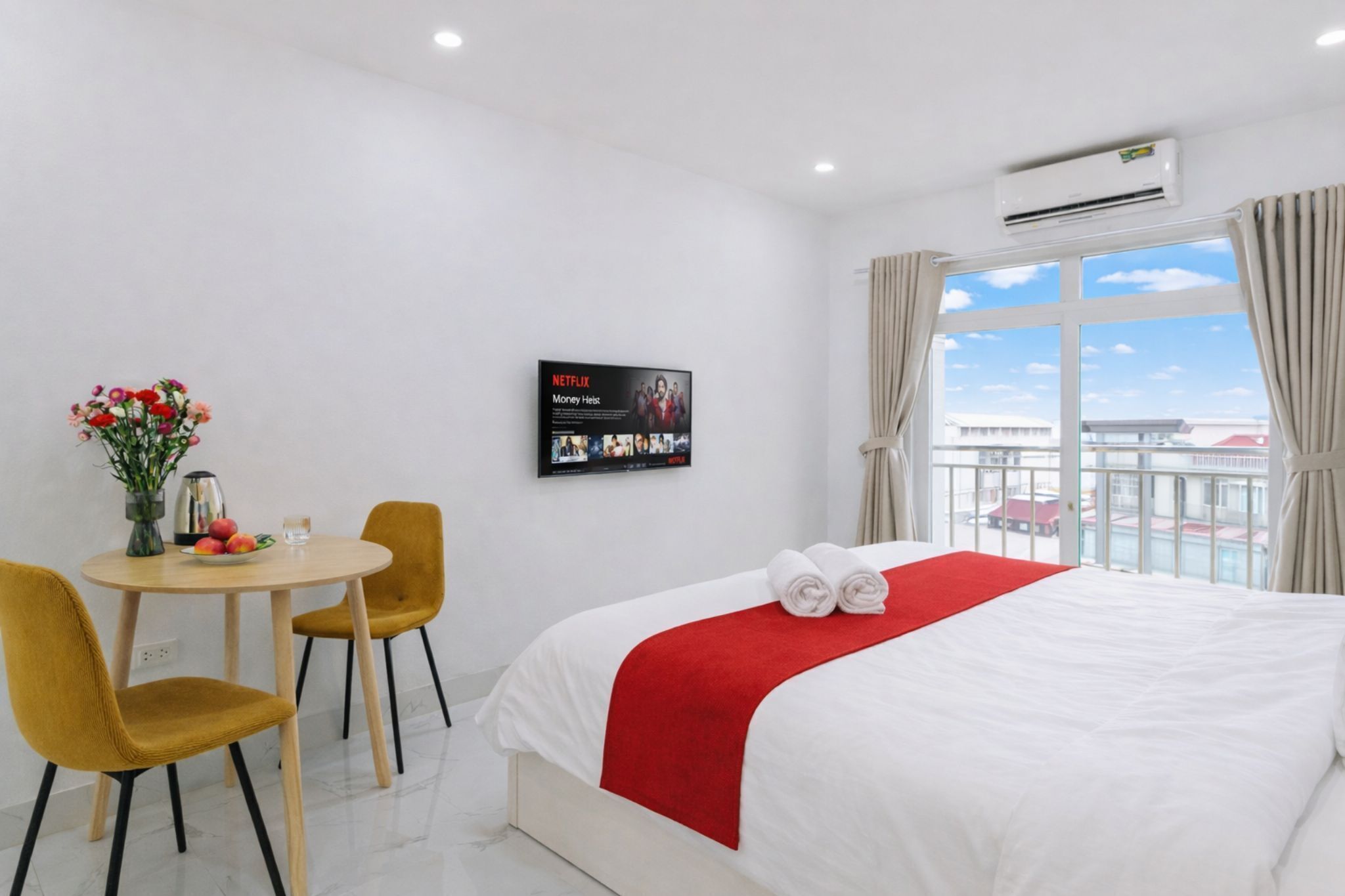 Desk, laptop workspace, free WiFi, bed sheets