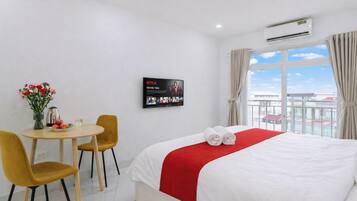 Desk, laptop workspace, free WiFi, bed sheets