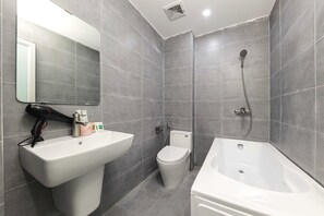 Studio | Bathroom | Rainfall showerhead, free toiletries, hair dryer, bidet