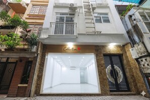 Front of property - Collection O Ba Dinh - Japanese Town (Hanoi)