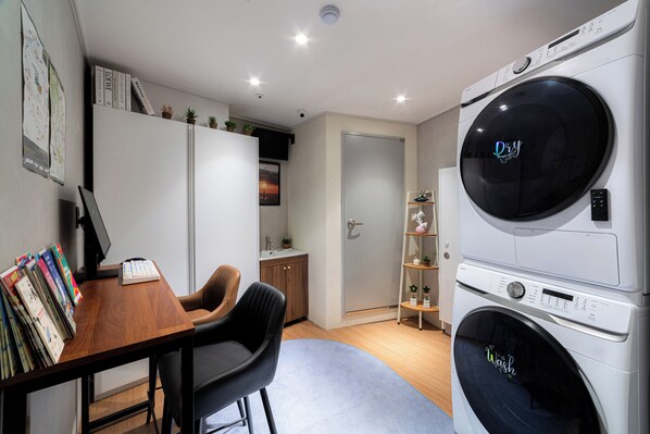 Interior - LAHA Boutique DDP Dongdaemun (Seoul)