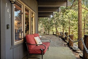 Terrace/patio - The Arrowhead Pearl an A-Frame+Lake View+Walk to Lake, Village, and Trail cabin (Lake Arrowhead)