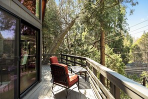 Property grounds - The Arrowhead Pearl an A-Frame+Lake View+Walk to Lake, Village, and Trail cabin (Lake Arrowhead)