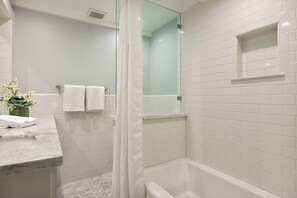 Shower, hair dryer, towels, soap - The Arrowhead Pearl an A-Frame+Lake View+Walk to Lake, Village, and Trail cabin (Lake Arrowhead)