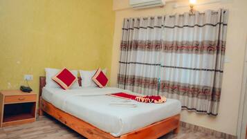 Deluxe Double Room | Iron/ironing board, free WiFi