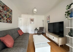 Living area - Eye Road Retreat (Peterborough)