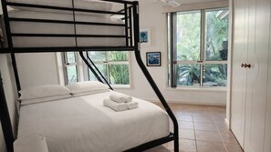 Room - Resort Style Rock Pool Oasis Parent Room (Umina Beach)