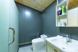 Suite, Bergblick | Badezimmer | Dusche, Haartrockner, Handtücher, Seife