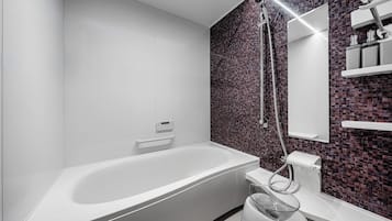 Departamento | Baño | Tina con regadera, amenidades de baño gratuitas, secadora de cabello