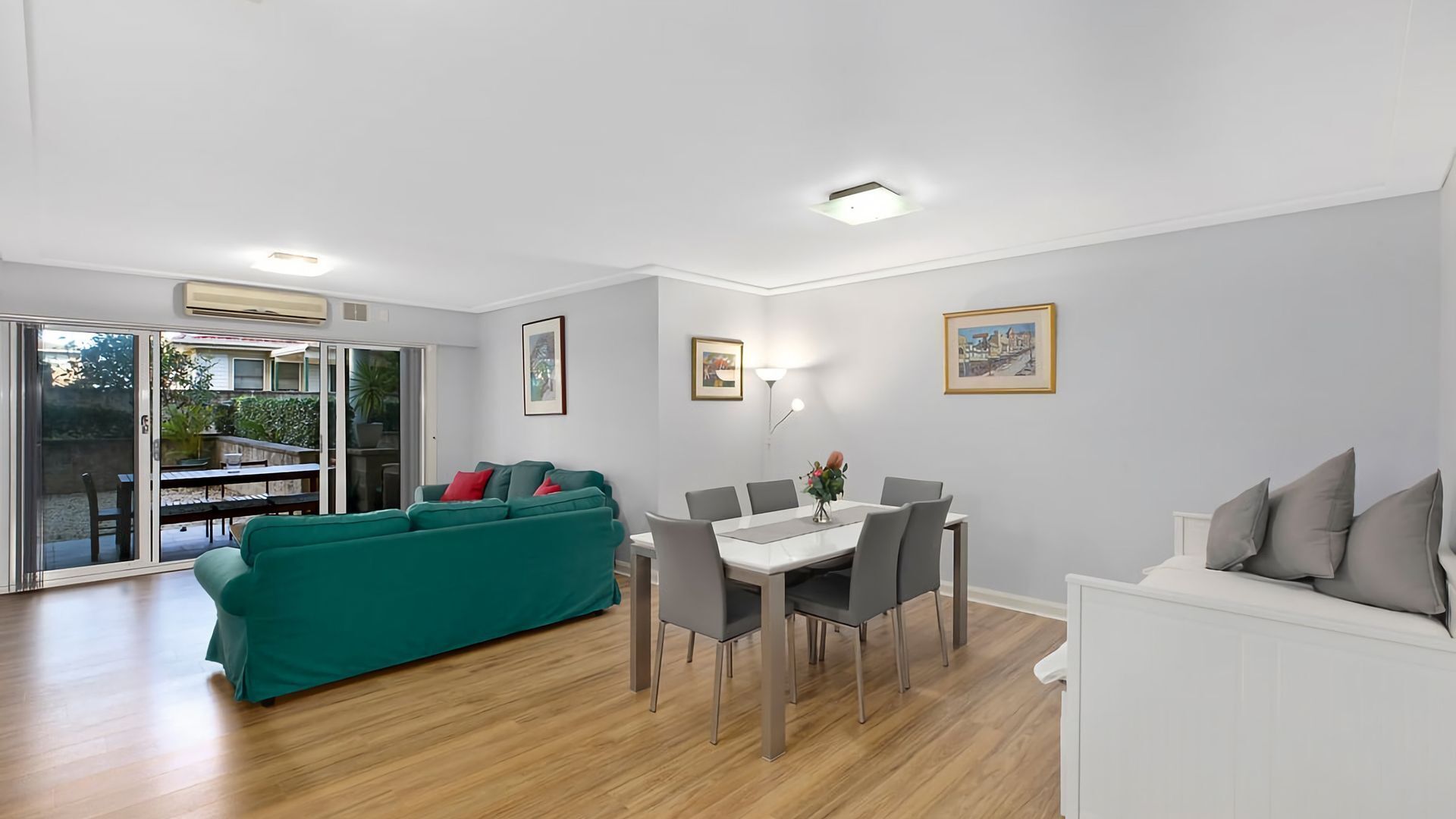 リビング エリア