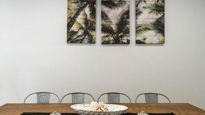 Dining - Escape on Ridge modern 3 bedroom townhouse (Ettalong Beach)