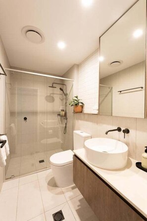 Shampoo, toilet paper - Byron Social on Jonson - Luxury Apartment in the Heart of Byron Bay + Rooftop pool (Byron)