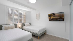 Room - Waterfront, Pool, Balcony, Prime Location (The Entrance)