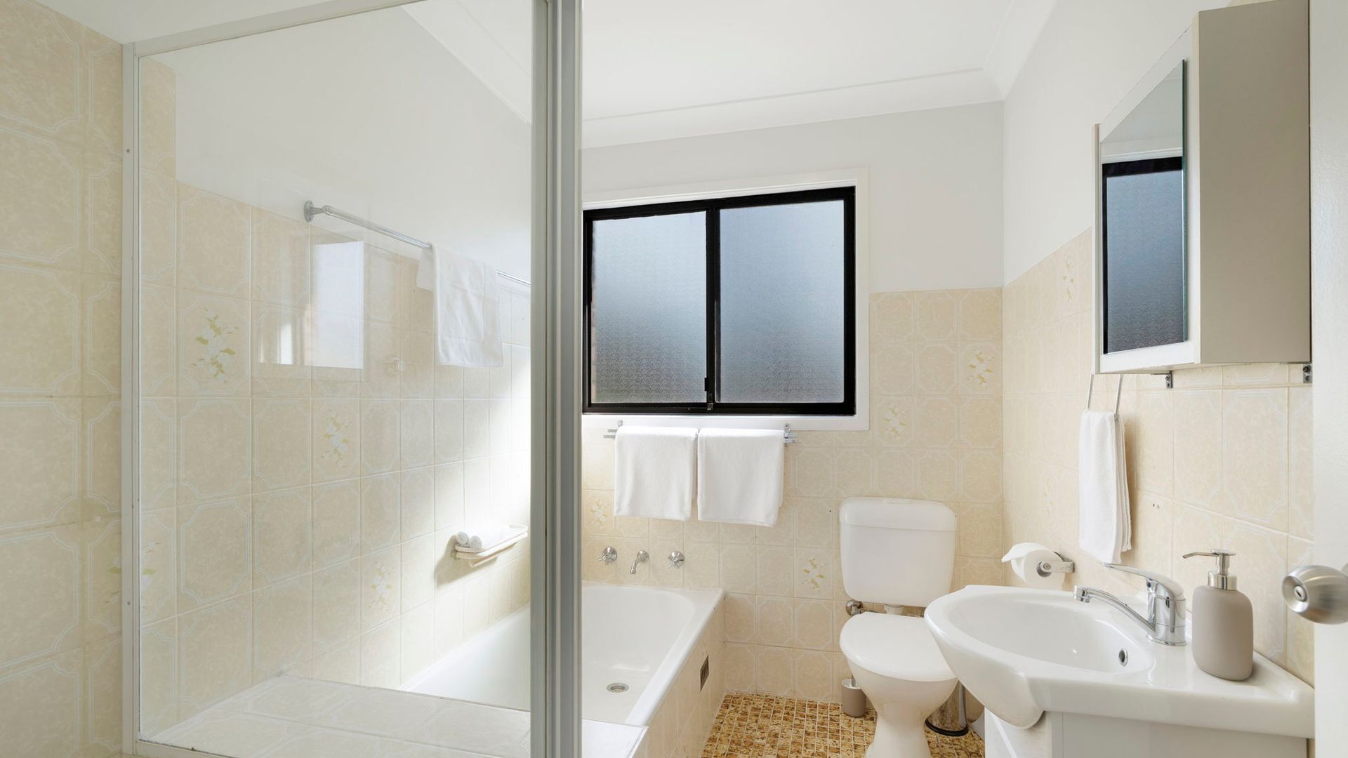 Shower, towels