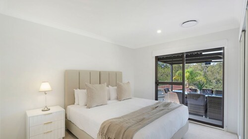 The Point Retreat Waterfront Escape