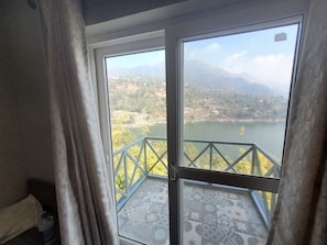 Căn hộ, ban công, quang cảnh hồ | Nội thất