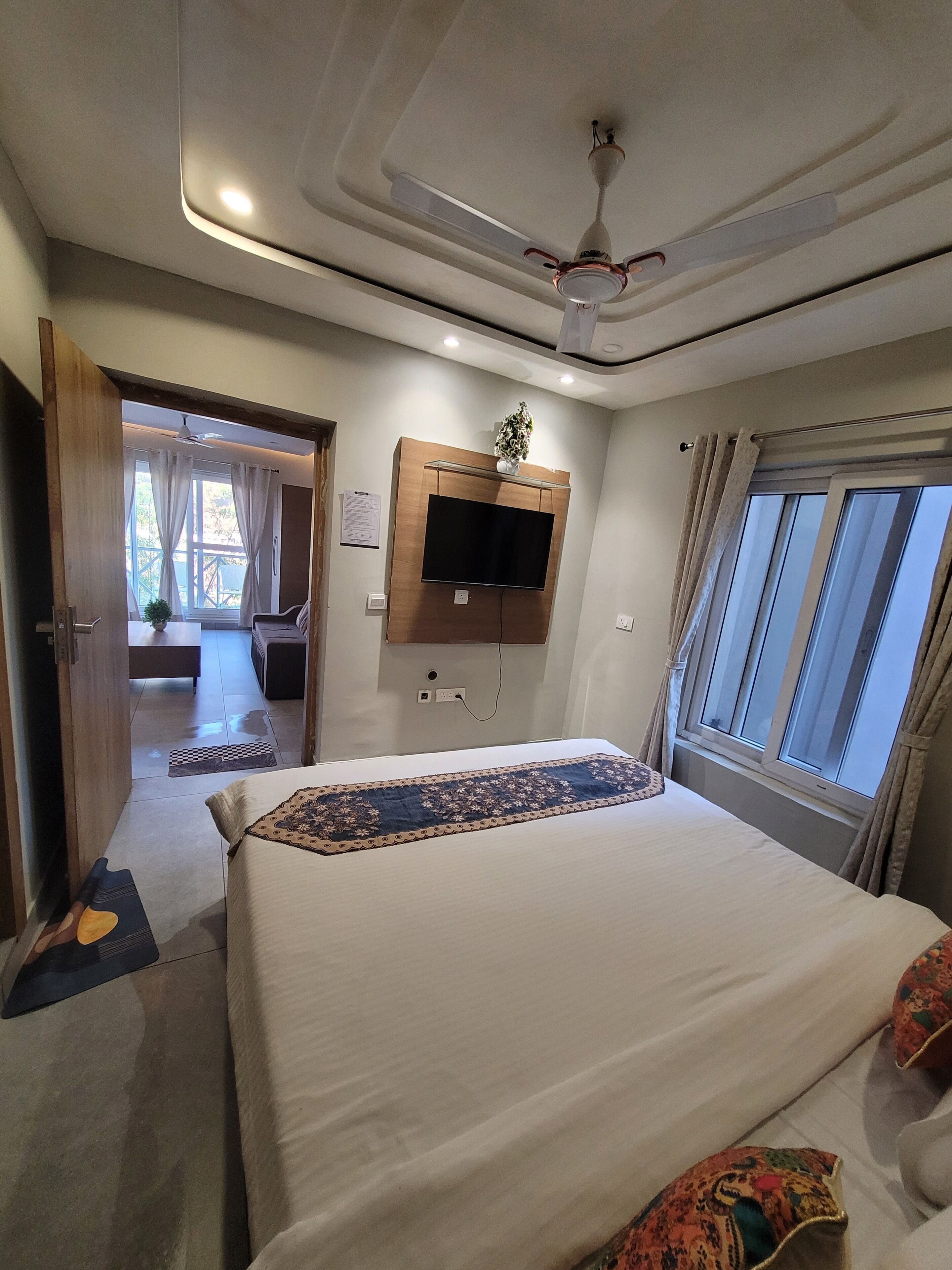 Deluxe Apartment, 2 Bedrooms, Balcony, Lake View