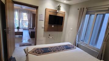 Deluxe Apartment, 2 Bedrooms, Balcony, Lake View