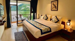 Premium Apartment, 1 King Bed, Balcony, Lake View - RnR Premium Stay (Bhimtal)