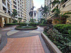 Property grounds - Royal Executive Studio in central BGC (Taguig)
