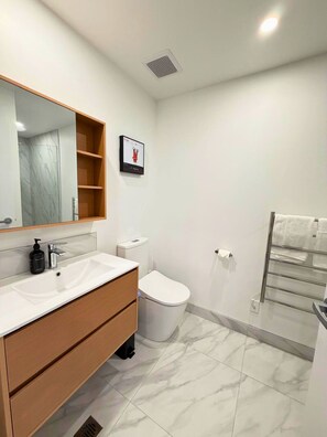 Hair dryer, towels - Modern 1BR Apartment Manchester Street CBD (Christchurch)