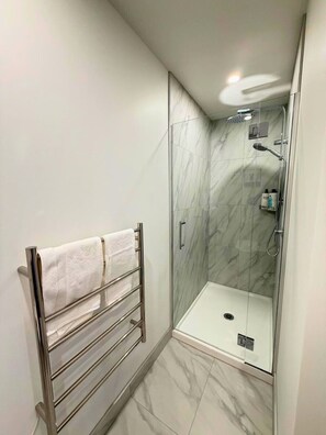 Hair dryer, towels - Modern 1BR Apartment Manchester Street CBD (Christchurch)