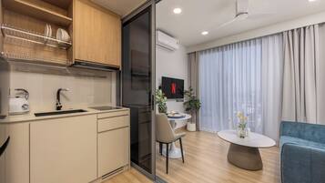 Comfort Studio, 1 Bedroom, Balcony, Courtyard View | Private kitchen