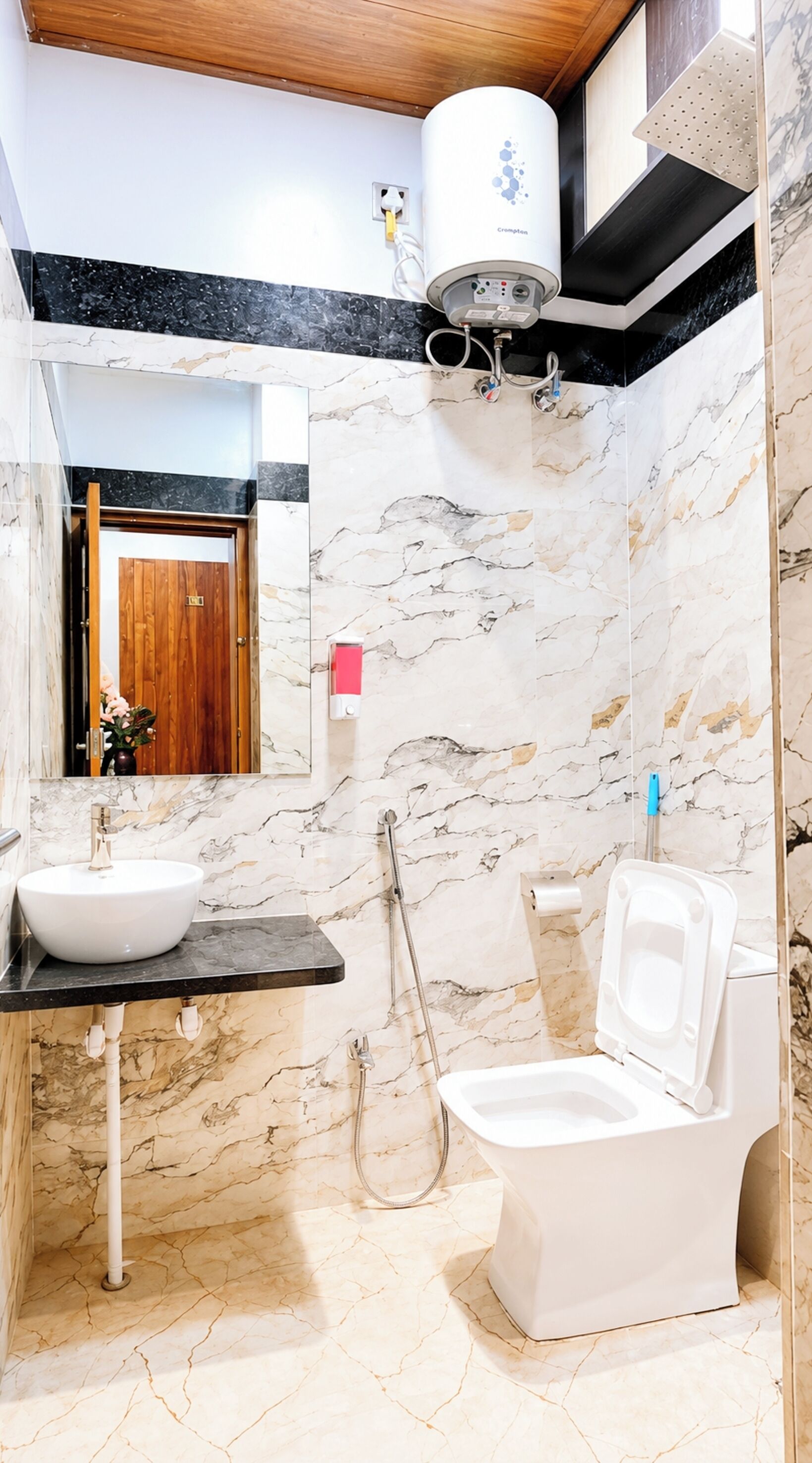 Camera doppia | Bagno | Doccia, sapone, shampoo, carta igienica