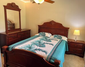 4 bedrooms, desk, iron/ironing board, free WiFi - Casa las Brisas with outdoor Jacuzzi for 6 persons (Lehigh Acres)
