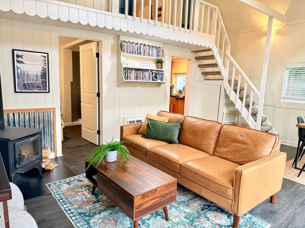 Fireplace, DVD player, video library, stereo