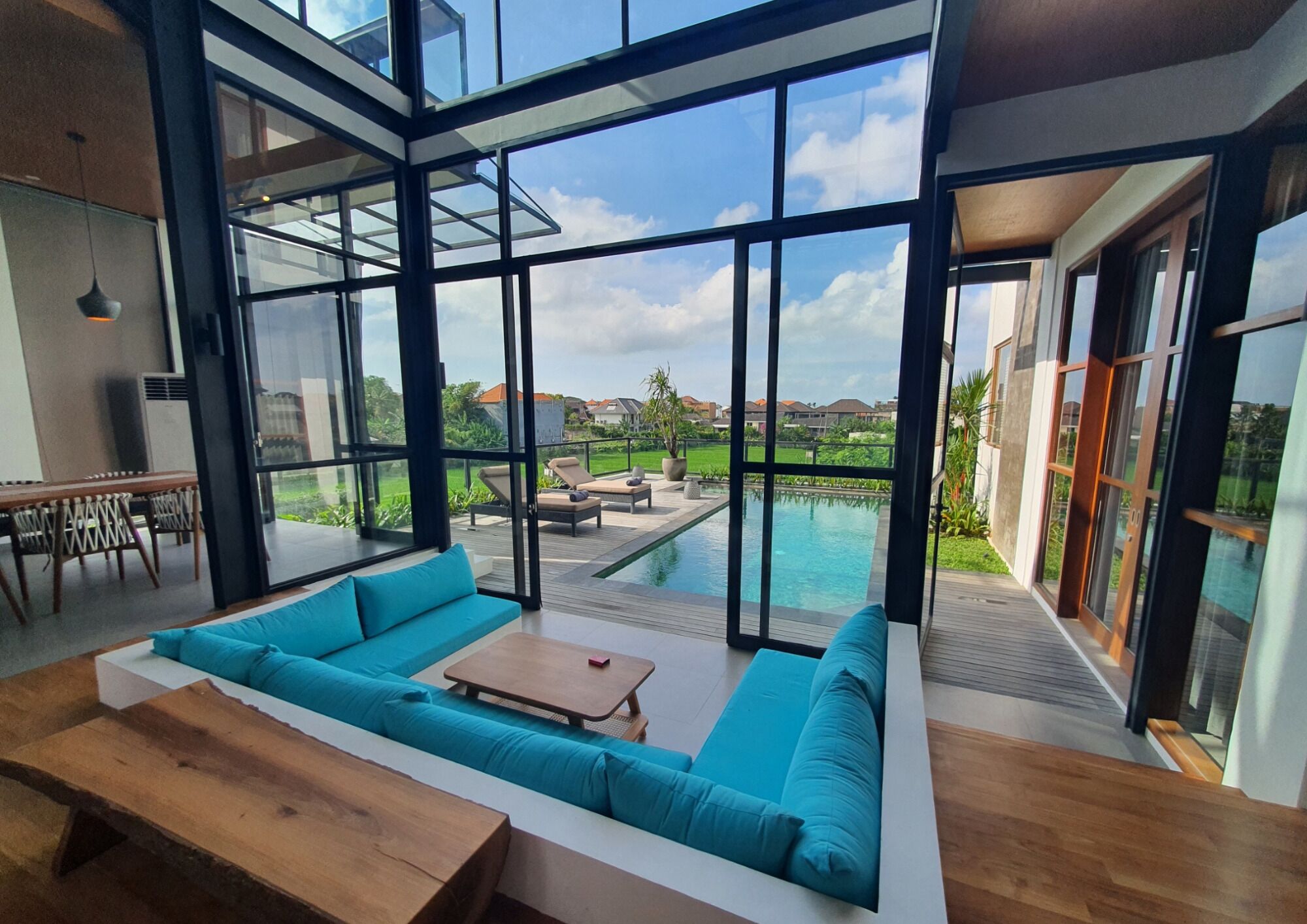 Villa – grand, 4 soverom, bassengutsikt | Oppholdsområde