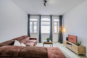 TV - GuestReady - Modern apartment in Ponta Delgada (Ponta Delgada)