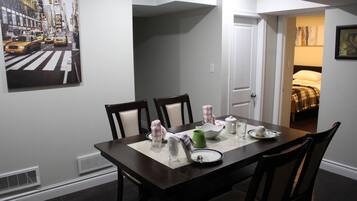 House, 2 Bedrooms | Dining