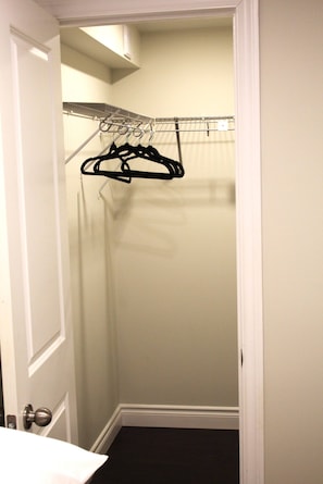 House, 2 Bedrooms | Interior - Cozy 2-bedroom House Rental in Brampton's Mount Pleasant (Brampton)