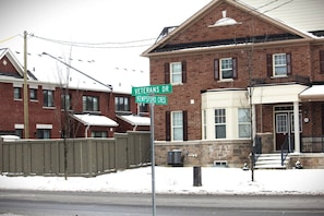 House, 2 Bedrooms | Exterior - Cozy 2-bedroom House Rental in Brampton's Mount Pleasant (Brampton)