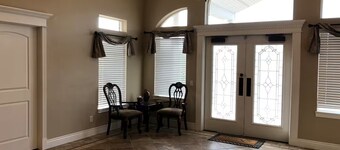 Spacious 4-bedroom house in peaceful Huntington with AC