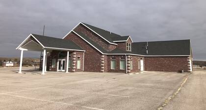 Spacious 4-bedroom house in peaceful Huntington with AC