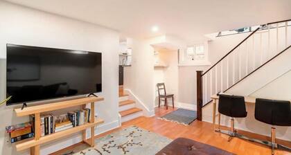 Roncesvalles Garden Retreat in the City, Sparkling Clean