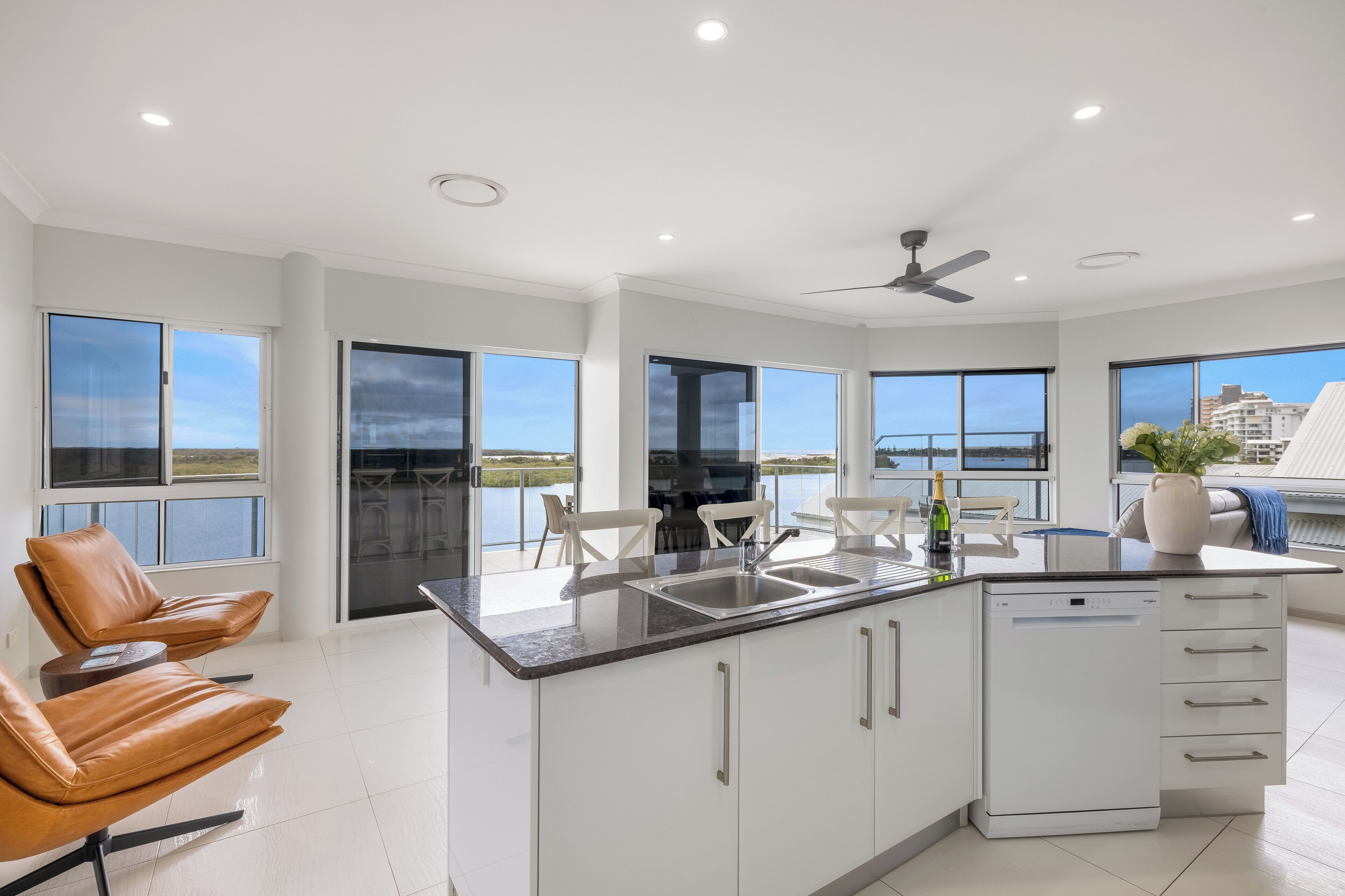 Luxury Penthouse, 3 Bedrooms, River View | Bahagian dalam