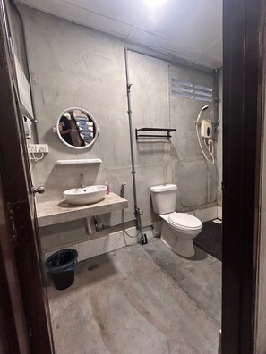 Dormitorio compartido, solo para mujeres | Baño