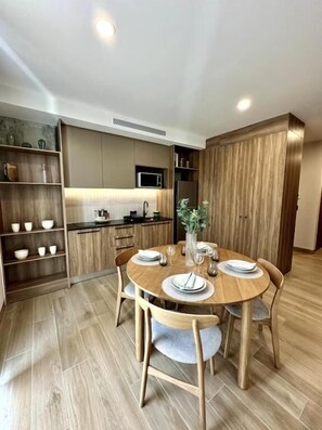 Apartamento conforto, vista para a cidade | Opções para refeição