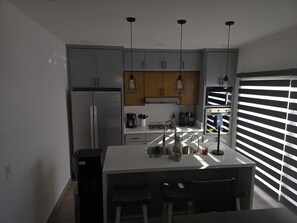 Fridge, microwave, oven, stovetop - Casa Sirena: EV Charger & Private Pool (Puerto Peñasco)
