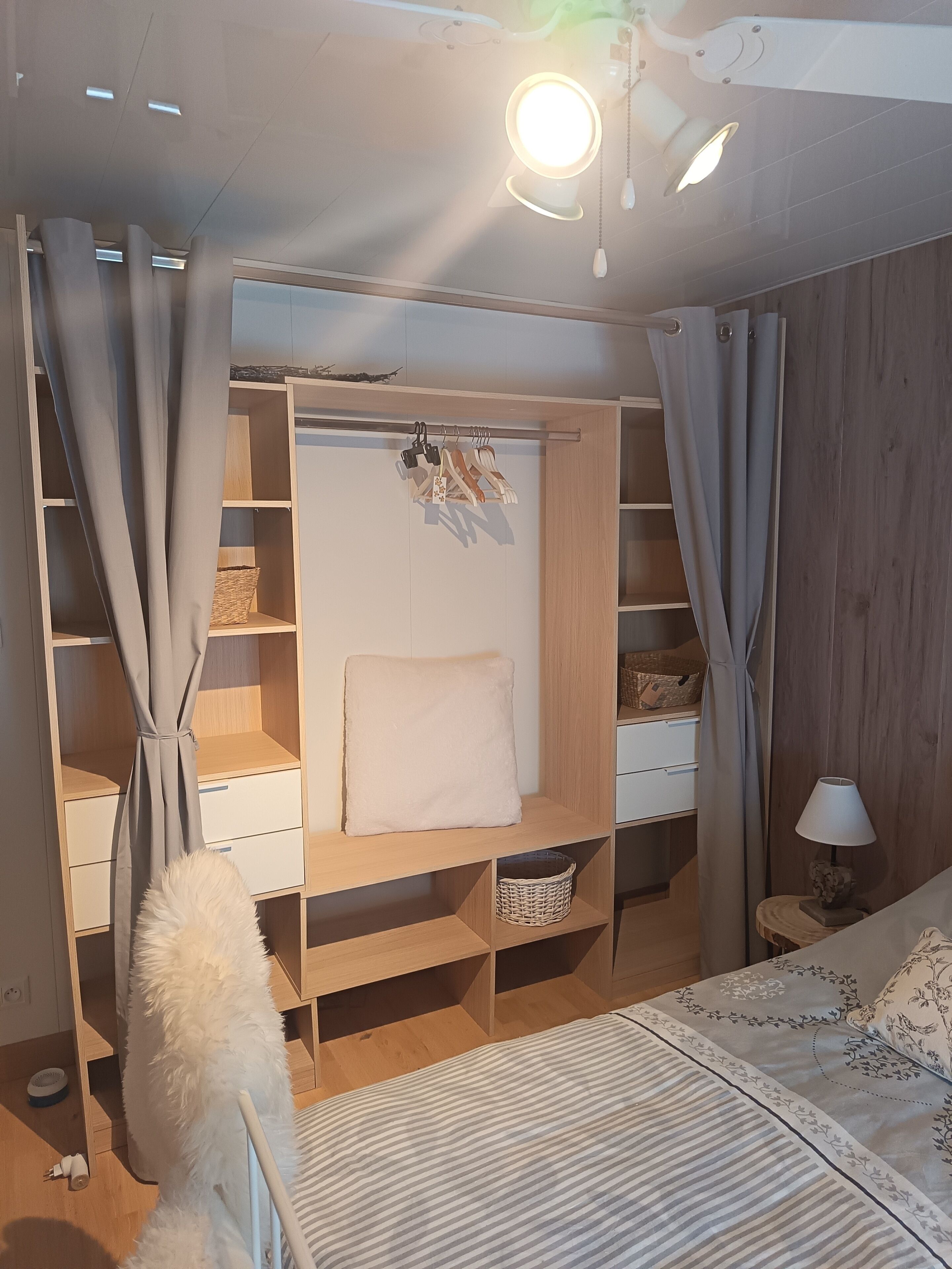 4 chambres, fer et planche à repasser, accès Internet, draps fournis