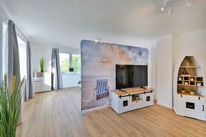 Interior - Captain's Nest: Stylish & central near the harbor, 2 parking spaces, small balcony (Bremerhaven)